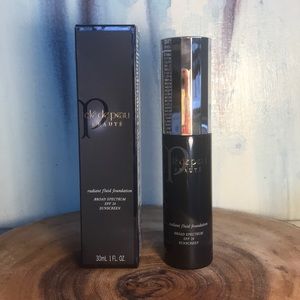 Cle de Peau Radiant Fluid Foundation O20 SPF 24